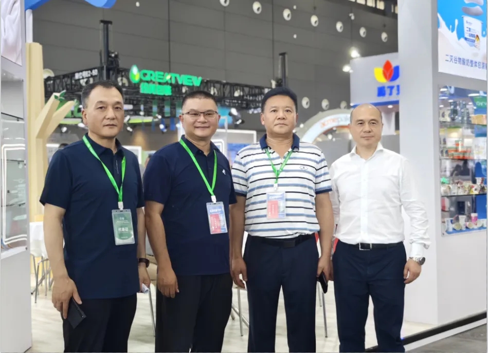 花花牛乳業(yè)集團黨委書記、董事長唐洪峰一行參加中國乳制品工業(yè)協(xié)會第三十次年會暨2024中國（國際）乳業(yè)技術(shù)博覽會