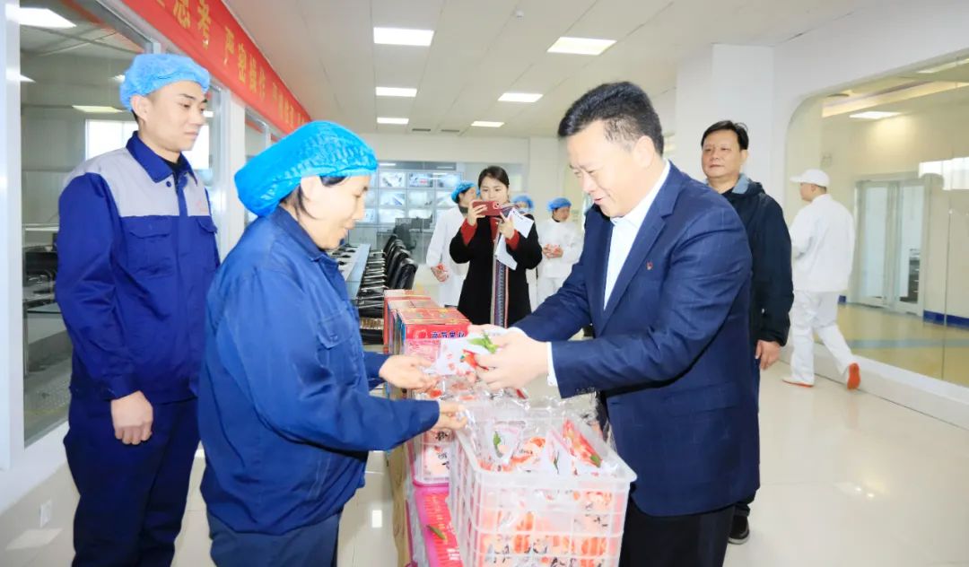 新春慰問送關(guān)懷——集團(tuán)黨委書記、董事長慰問春節(jié)期間堅(jiān)守崗位的一線職工
