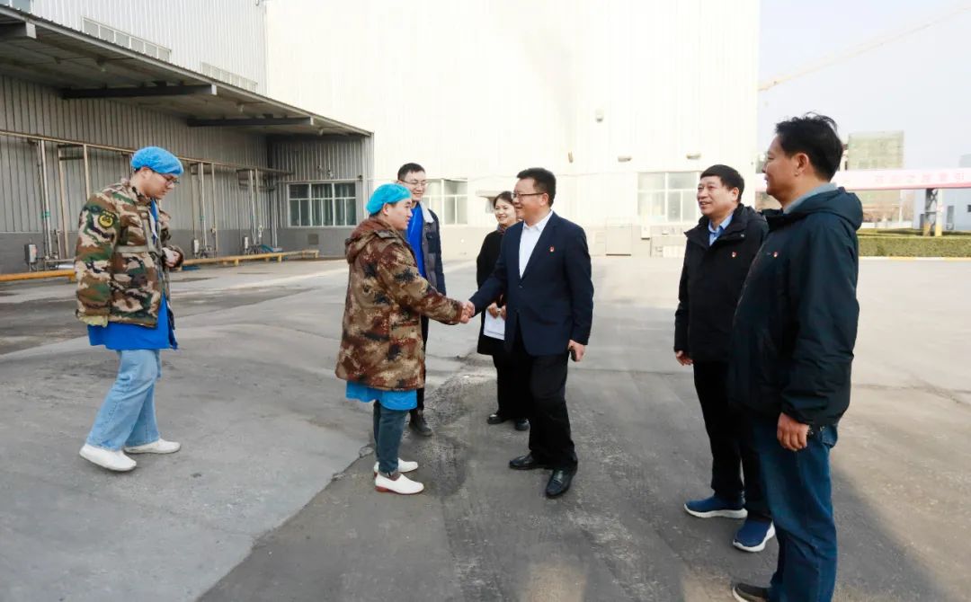 新春慰問送關(guān)懷——集團(tuán)黨委書記、董事長慰問春節(jié)期間堅(jiān)守崗位的一線職工