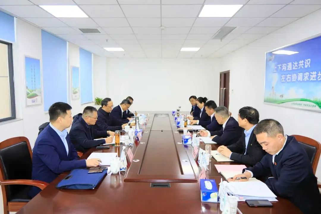 省政府國資委黨委書記、主任李濤一行到花花牛乳業(yè)集團(tuán)調(diào)研