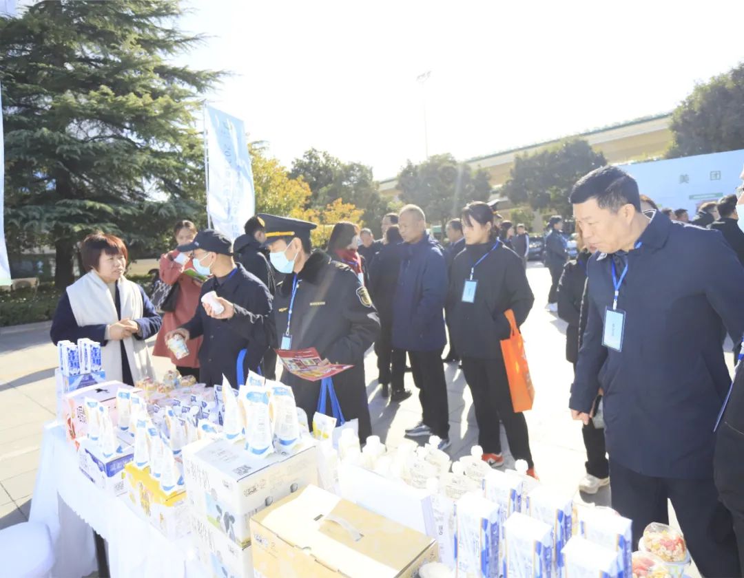 花花牛丨落實食品生產(chǎn)加工企業(yè)質(zhì)量安全主體責任，助力人民群眾生活更美好——2023年河南省暨鄭州食品安全宣傳周啟動儀式隆重舉行