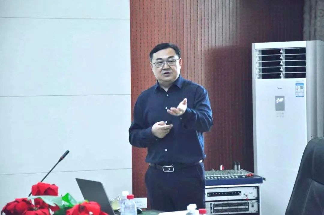 花花牛丨國家奶牛產(chǎn)業(yè)技術(shù)體系首席科學(xué)家、中國農(nóng)業(yè)大學(xué)教授李勝利一行蒞臨花花牛魯山瑞亞參觀調(diào)研