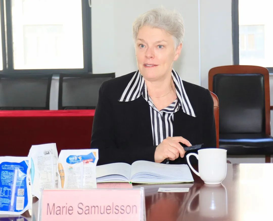 深化合作交流 互信共贏發(fā)展丨瑞典愛克林公司首席執(zhí)行官 Ms.Marie Samuelsson 一行蒞臨花花牛乳業(yè)集團參觀座談 深化合作交流 互信共贏發(fā)展丨瑞典愛克林公司首席執(zhí)行官 Ms.Marie Samuelsson 一行蒞臨花花牛乳業(yè)集團參觀座談