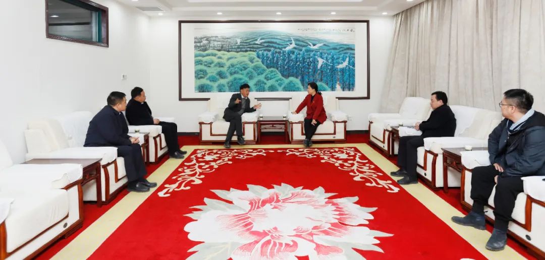 發(fā)揮產(chǎn)業(yè)優(yōu)勢 助力鄉(xiāng)村振興 | 民權(quán)縣委副書記、縣長王靜嫻會見關(guān)曉彥董事長一行