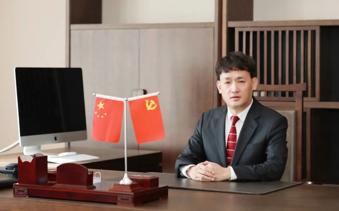 雙雙獲獎 喜事連連｜ 花花牛乳業(yè)集團榮獲“河南省知名品牌”獎，董事長關曉彥榮膺“2022年度品牌人物”