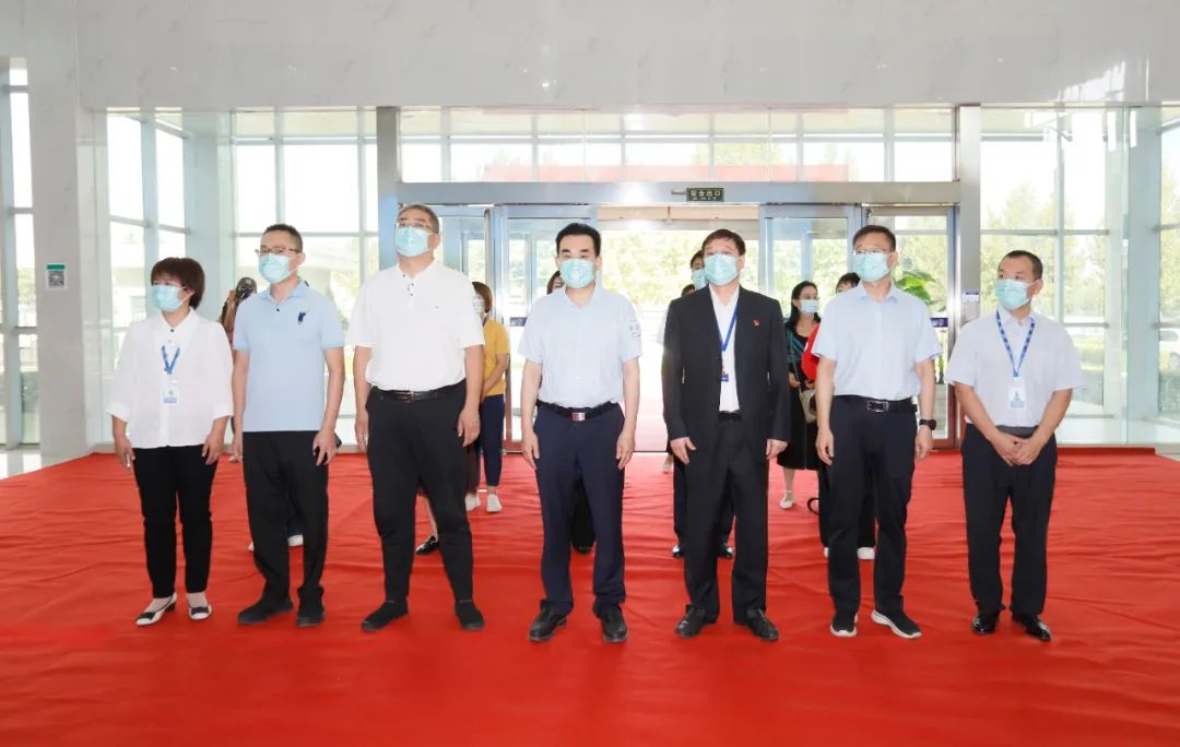 快訊 | 鄭州創(chuàng)建國(guó)家食品安全示范城市暨2022食安鄭州生產(chǎn)企業(yè)開放日·探秘花花牛透明工廠活動(dòng)舉行