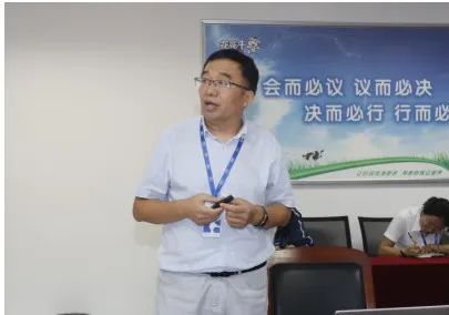 繼往開來 · 再創(chuàng)輝煌 | 花花牛乳業(yè)集團(tuán)召開9月營銷、養(yǎng)殖及飼料月度經(jīng)營工作會議