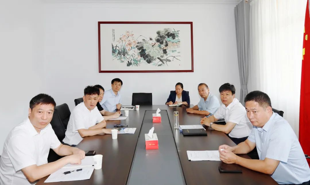 新蔡縣委書記邵奉公會(huì)見(jiàn)關(guān)曉彥董事長(zhǎng)一行