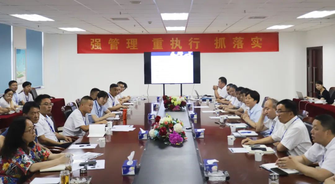 勇?lián)姑な卣齽?chuàng)新｜花花牛乳業(yè)集團召開營銷、養(yǎng)殖及飼料月度經(jīng)營工作會議