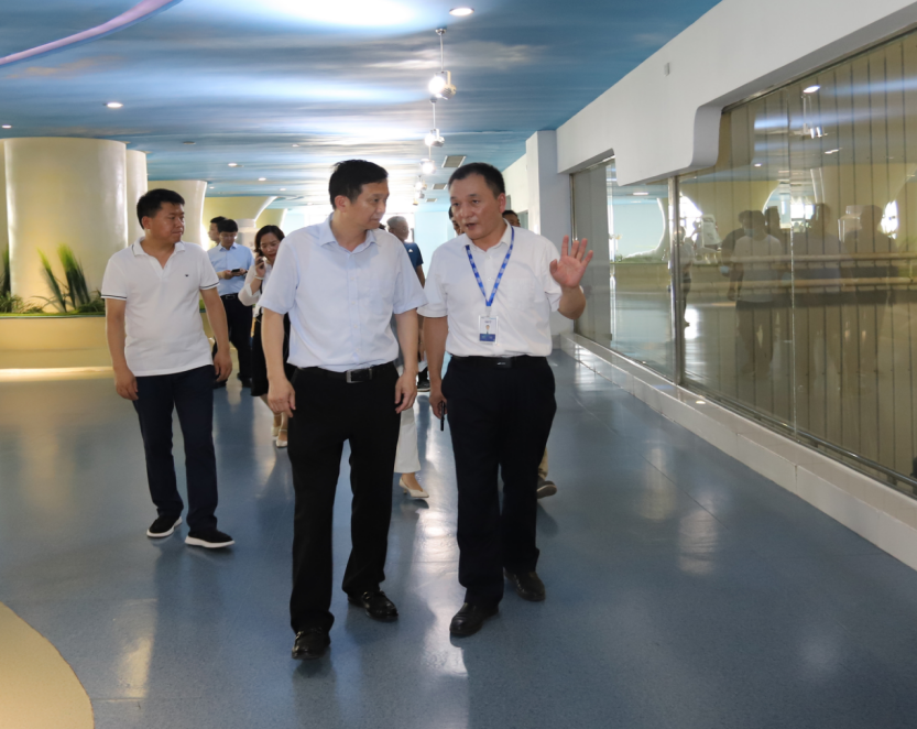 快訊|鄭州市二七區(qū)委副書記、區(qū)長虎榮鑫蒞臨河南花花牛乳業(yè)集團(tuán)調(diào)研
