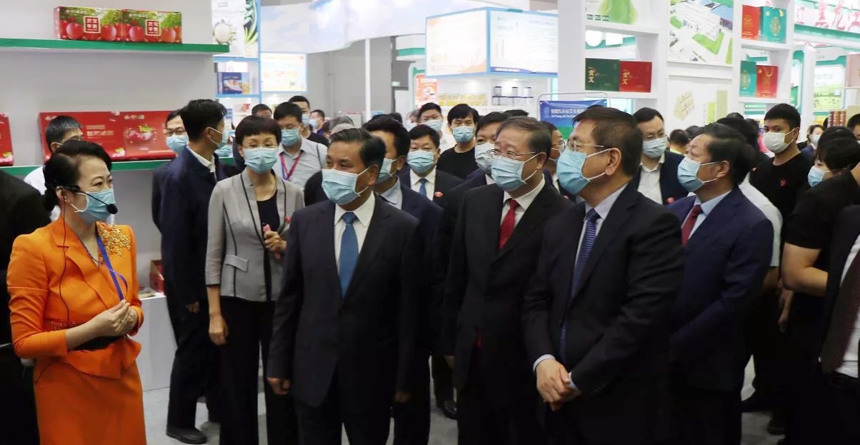 喜報(bào) | 花花牛輕覺酸奶榮獲第二十四屆中國農(nóng)產(chǎn)品加工業(yè)投資貿(mào)易洽談會(huì)金質(zhì)產(chǎn)品獎(jiǎng) 喜報(bào) | 花花牛輕覺酸奶榮獲第二十四屆中國農(nóng)產(chǎn)品加工業(yè)投資貿(mào)易洽談會(huì)金質(zhì)產(chǎn)品獎(jiǎng)