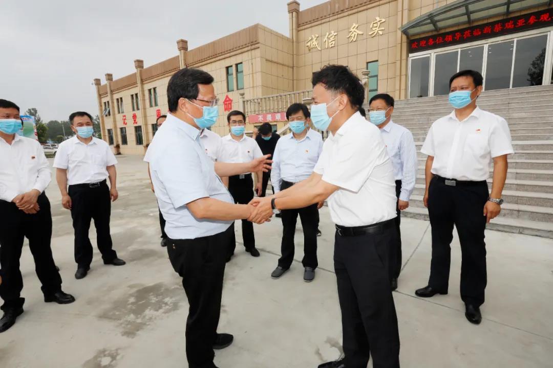 快訊 | 河南省委常委、省紀(jì)委書記、省監(jiān)委主任任正曉蒞臨花花牛乳業(yè)集團(tuán)新蔡瑞亞牧場調(diào)研