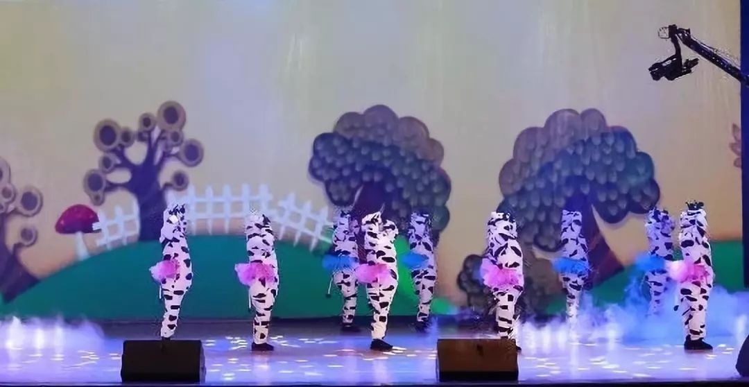 “贏在2019”，花花牛乳業(yè)集團(tuán)2019年新春晚會(huì)盛大開(kāi)幕