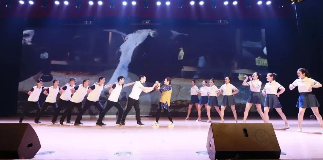 “贏在2019”，花花牛乳業(yè)集團(tuán)2019年新春晚會(huì)盛大開(kāi)幕