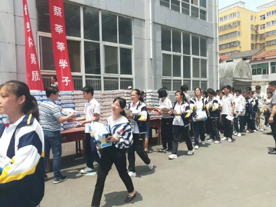 花花牛|捐助教育100萬(wàn)元！做公益，我們是認(rèn)真的！