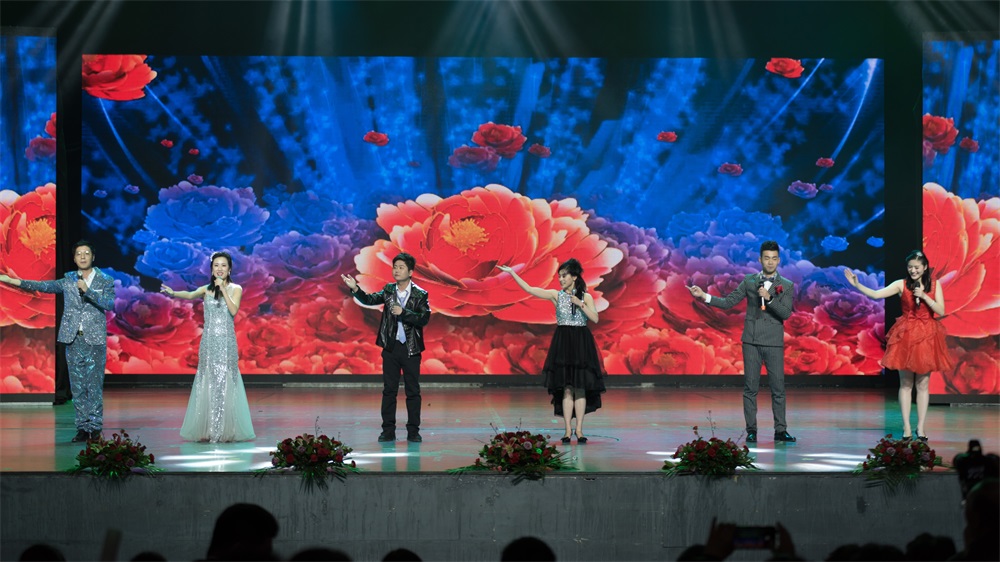 “不忘初心、聚力前行” 花花牛集團(tuán)2018迎新春聯(lián)歡會(huì)隆重舉行