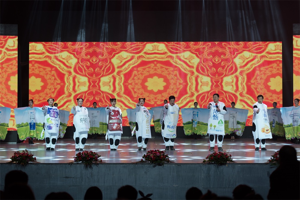 “不忘初心、聚力前行” 花花牛集團(tuán)2018迎新春聯(lián)歡會(huì)隆重舉行