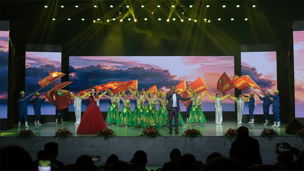 “不忘初心、聚力前行” 花花牛集團(tuán)2018迎新春聯(lián)歡會(huì)隆重舉行