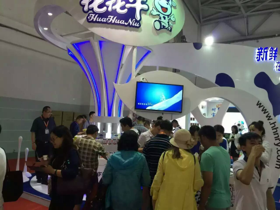 花花牛牛氣沖天！農(nóng)業(yè)部長品嘗“領(lǐng)暢”點贊，又獲國際奶業(yè)平臺青睞