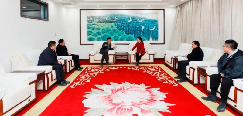 發(fā)揮產(chǎn)業(yè)優(yōu)勢 助力鄉(xiāng)村振興 | 民權(quán)縣委副書記、縣長王靜嫻會見關曉彥董事長一行