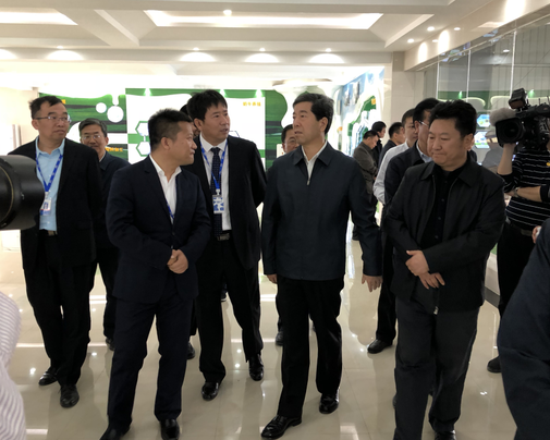 河南省委副書記、省長陳潤兒一行蒞臨 花花牛集團魯山瑞亞牧業(yè)有限公司視察調研