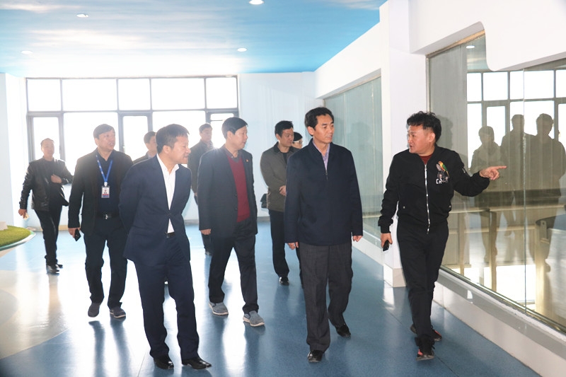 封丘縣縣長王獻臣一行蒞臨花花牛集團養(yǎng)殖、乳品事業(yè)部參觀調研