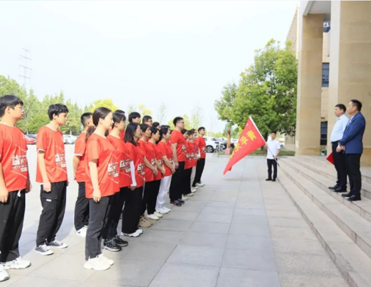 弘揚五四精神 激揚青春力量——河南花花牛乳業(yè)集團開展青年徒步活動